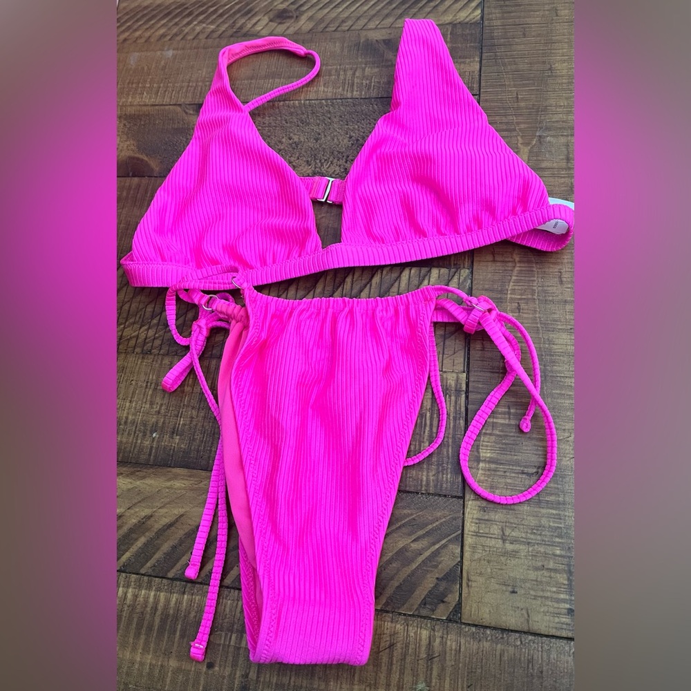 NWT Aerie FULL SET Shine Rib Plunge Top + Cheekiest Strappy Bottom Miami Pink - Picture 5 of 7